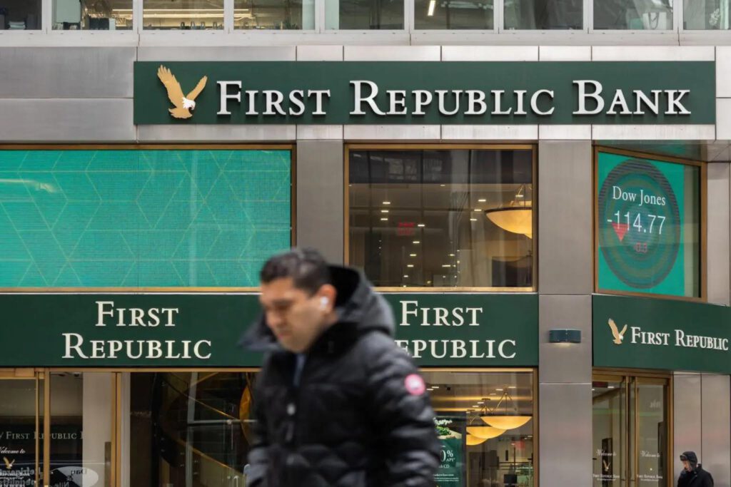 หุ้น FRC ของ First Republic Bank ร่วงลงอีก 37% ท่ามกลางข้อตกลงเข้าอุ้มจากรัฐบาล1